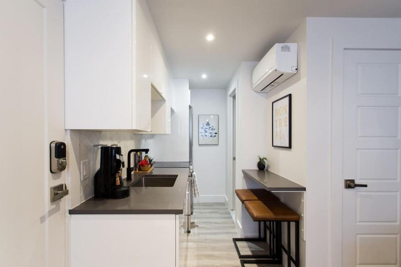 Palms Little Italy Studio With Full Bathroom By Denstays มอนทรีอัล ภายนอก รูปภาพ