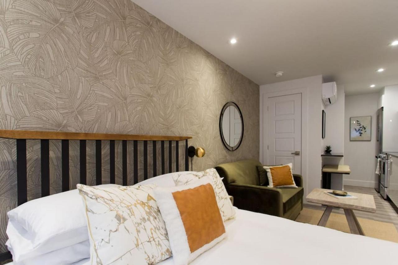 Palms Little Italy Studio With Full Bathroom By Denstays มอนทรีอัล ภายนอก รูปภาพ