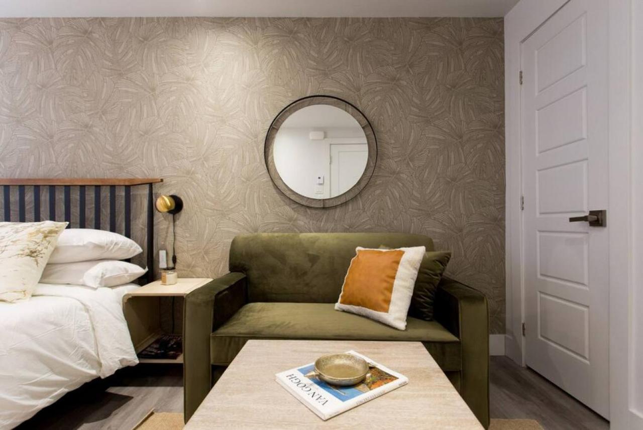 Palms Little Italy Studio With Full Bathroom By Denstays มอนทรีอัล ภายนอก รูปภาพ